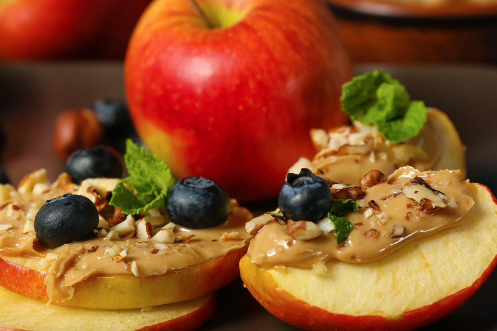 Apple slices with peanut butter