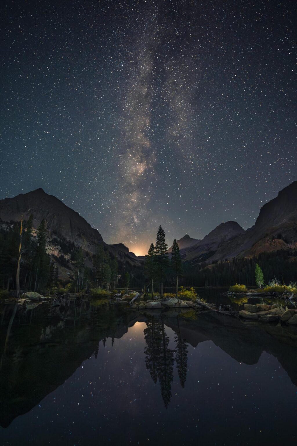 Milky way over the mountains in the background